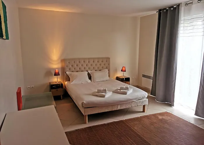 L Oliveraie - Piscine Chauffee